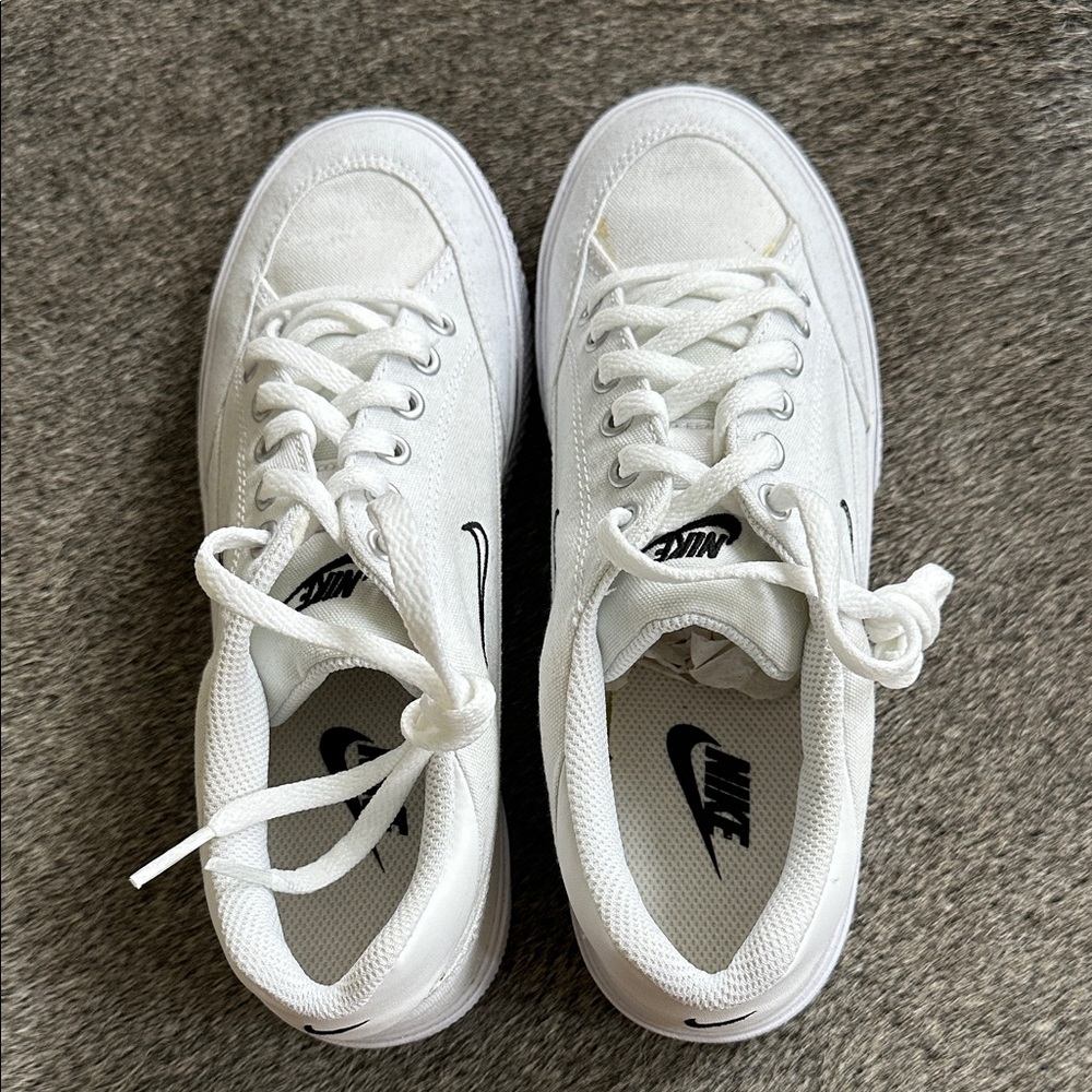 NWOT Nike Classic White Lace-Up Canvas Sneakers. Size 6.